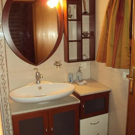 招待所 Vigla Ias 新马尔马拉斯